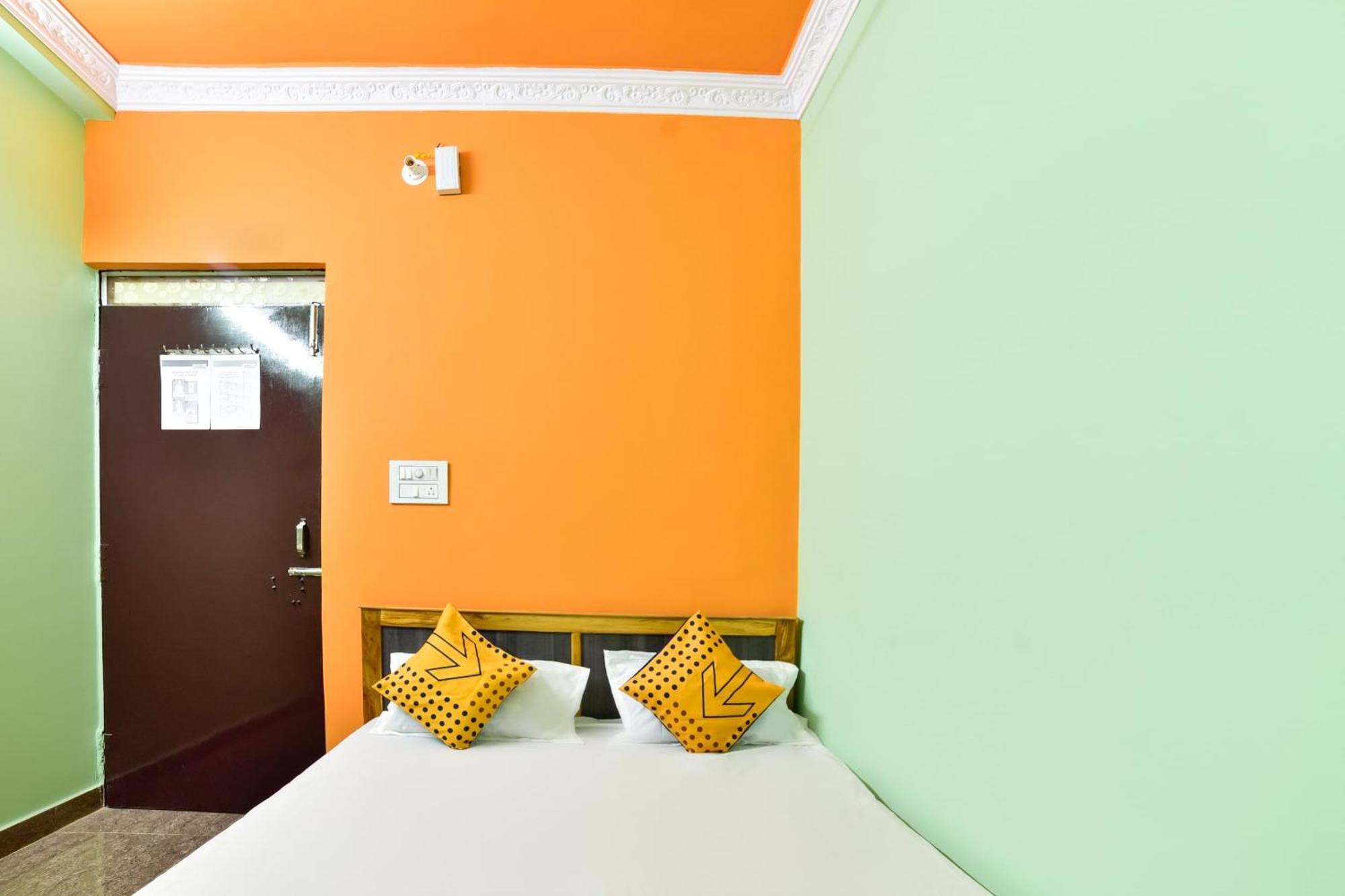 Spot On Devlok Guest House Patna  Bagian luar foto
