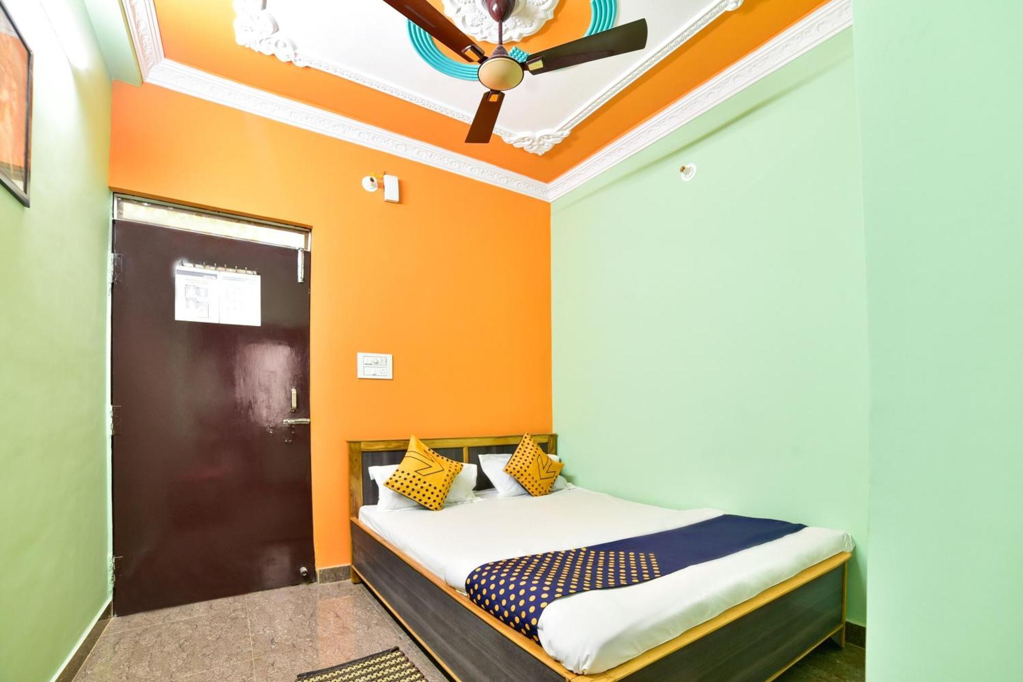 Spot On Devlok Guest House Patna  Bagian luar foto