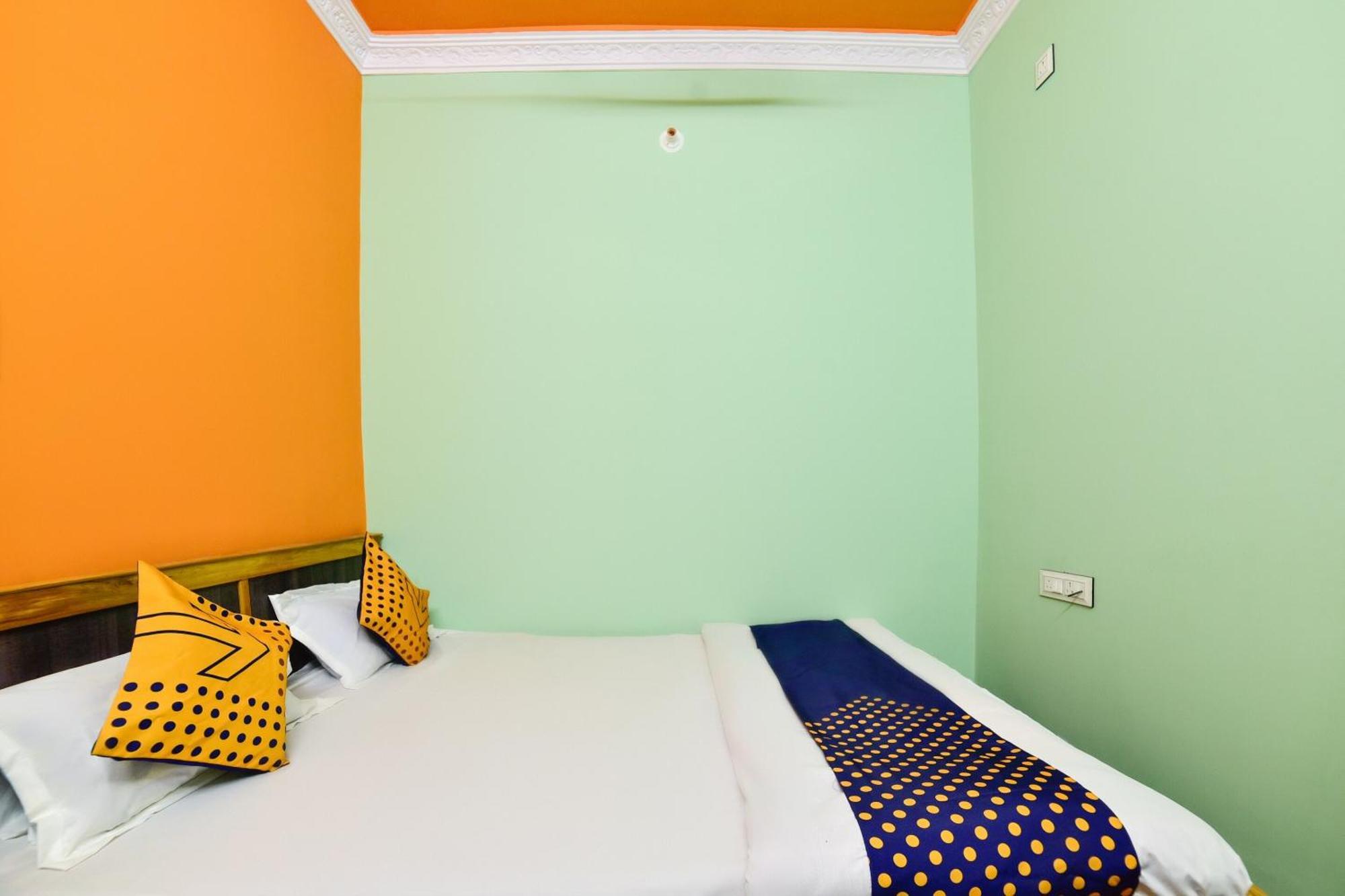 Spot On Devlok Guest House Patna  Bagian luar foto